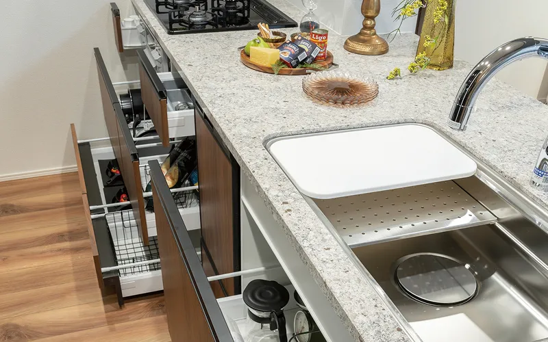 オールスライドキャビネット　ワイズエステムコート The Okinawa 県庁前