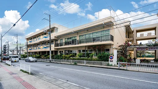 市立 泊小学校 ワイズエステムコート那覇泊 BASE